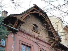 Давня вілла, збудована за проектом архітектора Івана Долинського у Львові