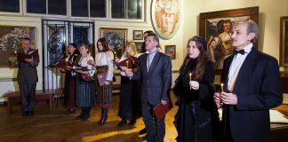 Сцена з вистави "У прихистку Божої Ласки: Мати і Син"