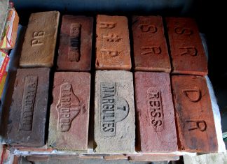 Історія, написана на цеглі