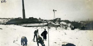 Лещетарська мандрівка керівництва українського “Змагового Союзу” околицями Львова. Перший праворуч Іван Боберський, другий праворуч Петро Франко. Не пізніше 28 лютого 1912 р. З приватного архіву Степана Гайдучка (м. Львів).