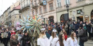 Хода звіздарів XІІ Різдвяного фестивалю «Спалах Різдвяної звізди». Фото 032.ua
