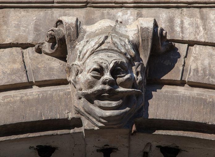 "Ті, що дивляться згори", або львівські маскарони запрошують