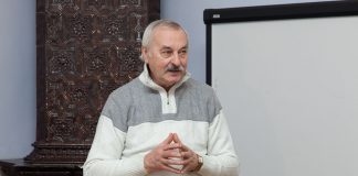 Євген Федорченко на зустрічі з читачами в рамках проекту «Театр в бібліотеці»