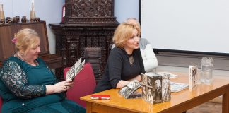 Людмила Пуляєва-Чижович, Леся Гуменецька та Євген Федорченко на зустрічі з читачами в рамках проекту «Театр в бібліотеці»