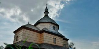 Церква святого Микити у селі Дернів