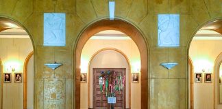 Писанкове дерево у заньківчанському театрі