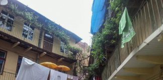 Експозиція фотовиставки Маркіяна Нестайка та Івана Радковця під назвою “Подвір'я нашого дитинства”