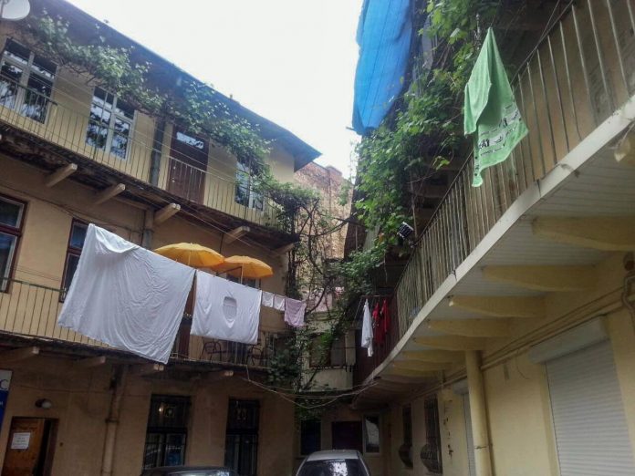 Експозиція фотовиставки Маркіяна Нестайка та Івана Радковця під назвою “Подвір'я нашого дитинства”