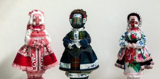 Експозиція виставки мистецького проекту Ірини Сорокіної «EthnoЛялька»