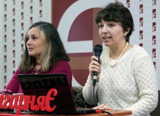 Іванна Гонак та Ксенія Бородін під час лекції "Назви-привиди вулиці Коперника"