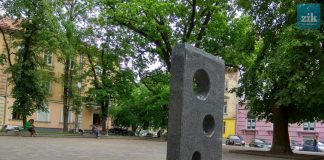 Питний фонтан-бювет на площі Маланюка