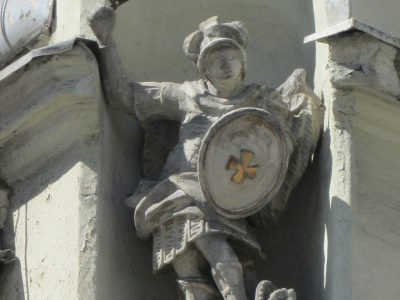 Фігура Архистратига Михаїла, пл. Галицька, 3. Фото Мар’яни Іванишин.