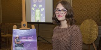 Олена Радковець на презентації книги "Рожеві окуляри"