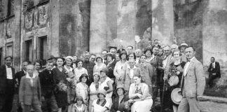 Екскурсія до Рівненського палацу. Фото від 3 липня 1930 року