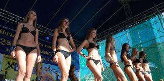 Вулицями Львова пройдуться дівчата у купальниках