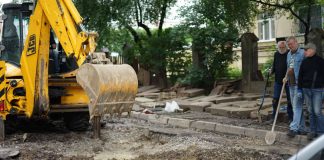 Єврейські надгробки–мацеви на вулиці Ганни Барвінок у Львові. Фото організації «Хесед Ар'є»