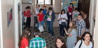 Екскурсія виставкою плакатів «Дивися. Знайомся. Пишайся!»