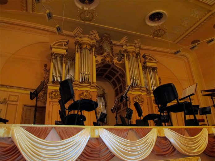 Концертний зал Львівської обласної філармонії