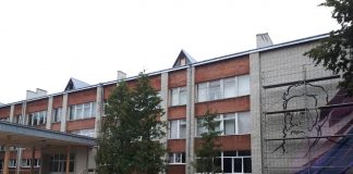 Мурал Івана Пулюя у Львові на фасаді СЗШ №83