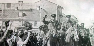 У Рівне входить Червона Армія (фото з фондів РОКМ)