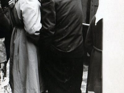 Пересувний звіринець у Львові на території Привокзального ринку, 60-ті роки. Фото Володимира Руденка