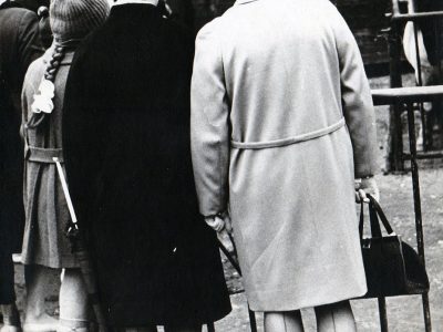 Пересувний звіринець у Львові на території Привокзального ринку, 60-ті роки. Фото Володимира Руденка