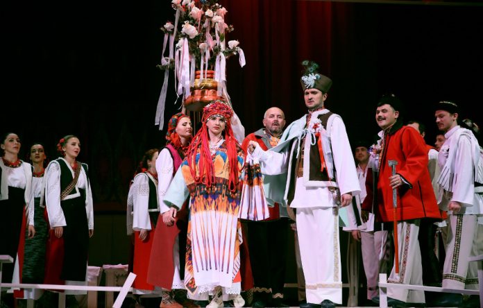 Сцена з вистави «Гуцульський рік»