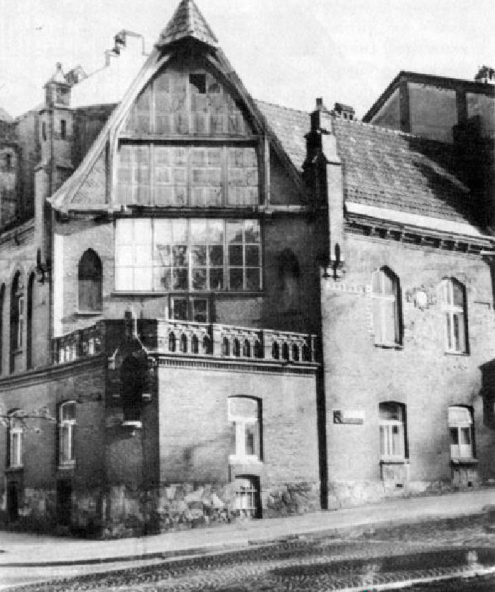 Вілла Яна Стики, яку Митрополит Андрей 29 грудня 1908 року подарував Національному (тоді — Єпархіальному Церковному) музеєві. Нині меморіальний музей Олекси Новаківського