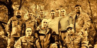 Експозиція фотовиставки о. Андрія Дуди «Воїни світла»