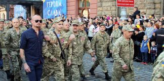 Молодший сержант Олександр Козачок на марші у Львові 14 жовтня 2018 року