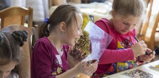 Наймасштабніший у Львові майстер-клас «Малярство на склі ікони Покрови»