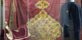 Експозиція виставки "Пригоди з музейними раритетами"