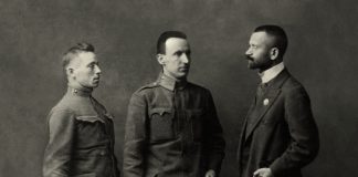 Іван Боберський (перший справа). Відень, 1915 р. Збірка світлин УСС з Бродівського історико-краєзнавчого музею.