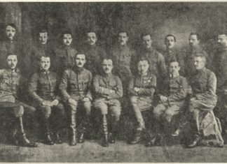 Державний Секретаріят Військових Справ ЗУНР. Зліва направо – 1-й ряд: сотник Володимир Бемко – начальник канцелярії, отаман Орест Підляшецький – судовий референт, отаман Петро Бубела – заступник секретаря військових справ, полковник Дмитро Вітовський – державний секретар військових справ, отаман д-р Ростислав Білас – санітарний референт, отаман Никифор Гірняк – мобілізаційний референт, сотник Роман Шипайло – артилерійський референт; 2-й ряд: четар Нестор Гаморак – пресовий референт, сотник Юліан Буцманюк – залізничний референт, поручник Теодор Сивак – начальник канцелярії (до лютого 1919 р.), сотник Гриць Гарасимович – інтендант, сотник Остап Бородієвич – ветеринарний референт, сотник Семен Магаляс – муніційний референт, сотник Володимир Тимцюрак – загальний відділ, сотник Василь Панчак – персональний референт, четар Іван Боберський – письменичий референт. Лютий 1919 р.