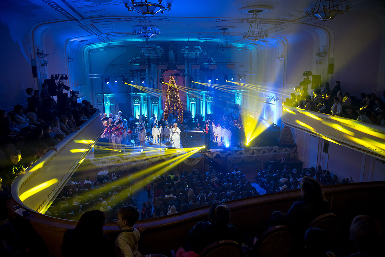 Сцена з дитячого мюзикл-казки "Пригода Святого Миколая"