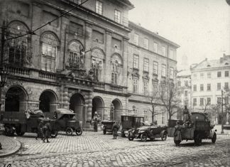 “Як видко зі знимки були в Ратуші і другі військові установи” – Степан Гайдучок. Листопад 1918 р. З приватного архіву Степана Гайдучка (м. Львів).