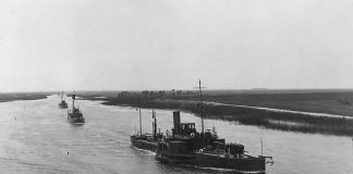 Бойовий корабель пінської річкової флотилії «Генерал Шептицький» 1922–1931 рр. Цей корабель мав стати основою української дніпровської річкової флотилії. Був подарований поляками уряду Симона Петлюри пізля визволення Києва від більшовиків у 1920 році. Після захоплення України більшовиками, корабель відплив на територію Речі Посполитої Фото з колекції «Narodowe Archiwum Cyfrowe».