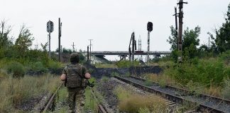 Знищена залізниця і Донецький міст, що фактично є кордоном нашої території