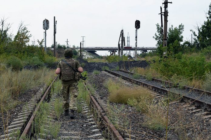 Знищена залізниця і Донецький міст, що фактично є кордоном нашої території