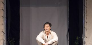 Сцена з вистави “Момент кохання”