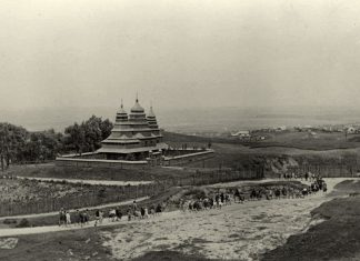 Знесіння. Вид на церкву Софії – Премудрости Божої. Фото з колекції Андрія Захарківа-Олійника