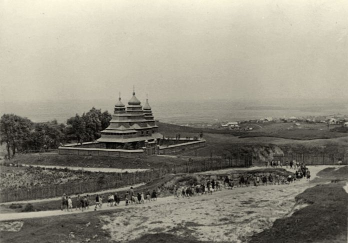 Знесіння. Вид на церкву Софії – Премудрости Божої. Фото з колекції Андрія Захарківа-Олійника