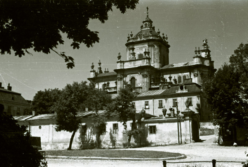 Собор св. Юра у Львові. Володимир Мельник, 1948 р. Фото з ресурсу https://zbruc.eu