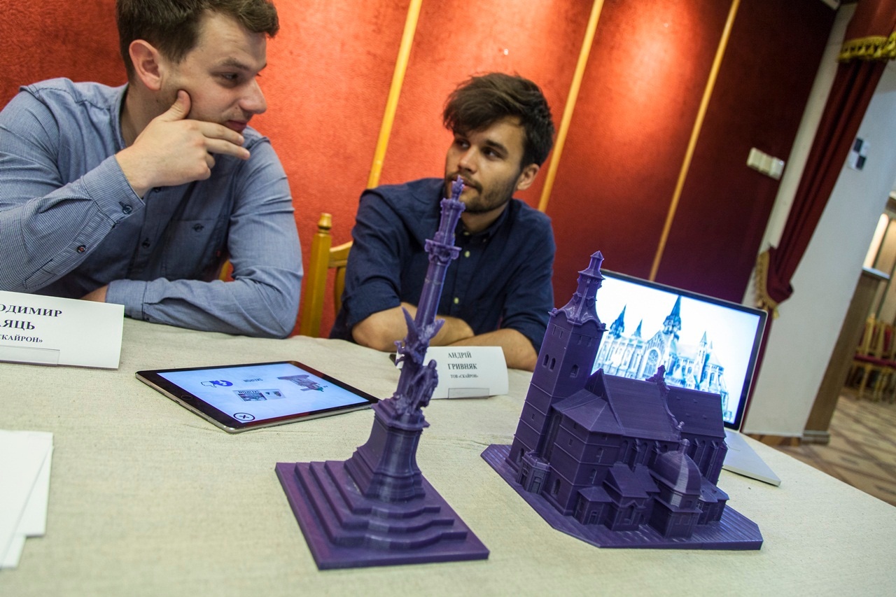 Презентація проекту «Створення смартфонного додатку доповненої реальності для експонатів Львівського музею Михайла Грушевського»