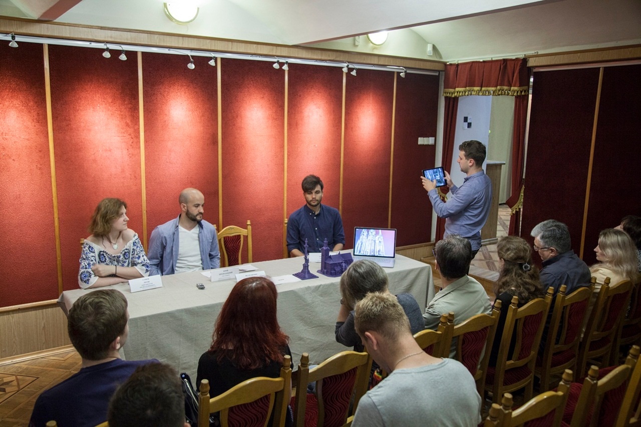 Презентація проекту «Створення смартфонного додатку доповненої реальності для експонатів Львівського музею Михайла Грушевського»