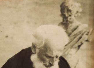 Архімандрит Климентій Шептицький на сходах собору святого Юра у Львові, 1945 р.