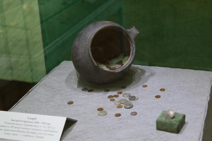 Експозиція виставки “Львів: подорож у середні віки” Експозиція виставки “Львів: подорож у середні віки”