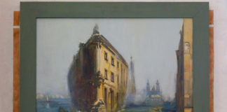 Експозиція виставки Артема Погрібного "Острів Львів"