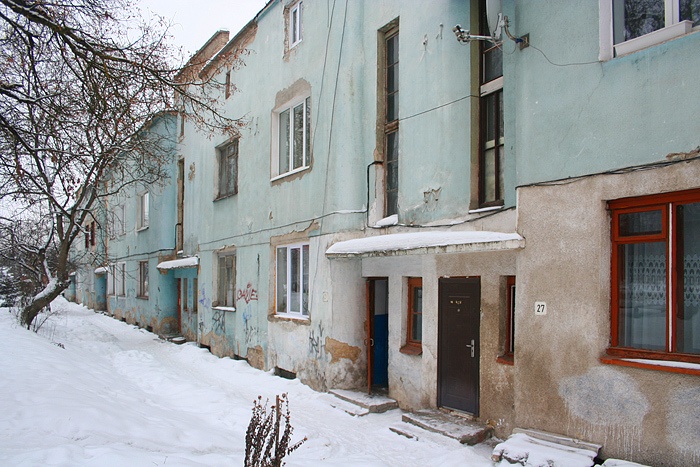 Цей будинок на вулиці Глушець в Луцьку тепер має номери 21-27, ніби це 4 будинки