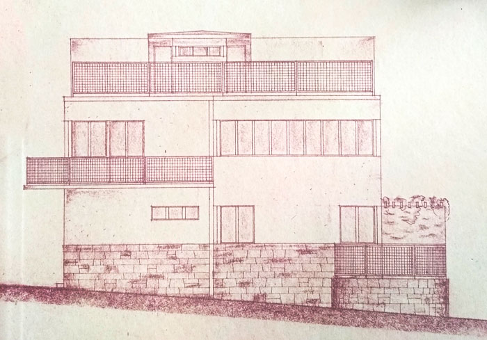 Боковий фасад 18-секційного будинку Юзефа Новака в Луцьку з широкими балконами і терасою на даху